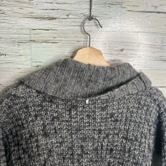 Guess gray sweater size small cowl neck knit - Picture 7 of 9